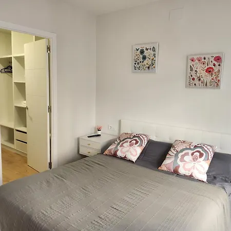 Viviendas Plaza Del Tronco 2 *